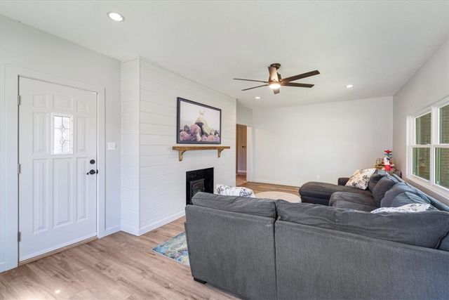 501 SE Main Street, Gravette, AR 72736