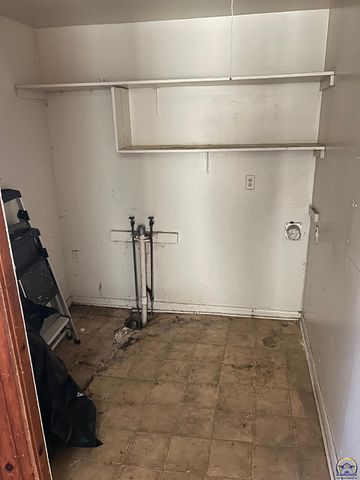 3224 SE Humboldt ST, Topeka, KS 66605