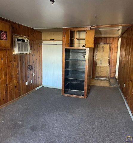 3224 SE Humboldt ST, Topeka, KS 66605