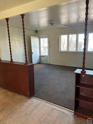 3224 SE Humboldt ST, Topeka, KS 66605