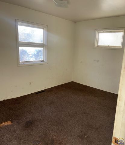 3224 SE Humboldt ST, Topeka, KS 66605