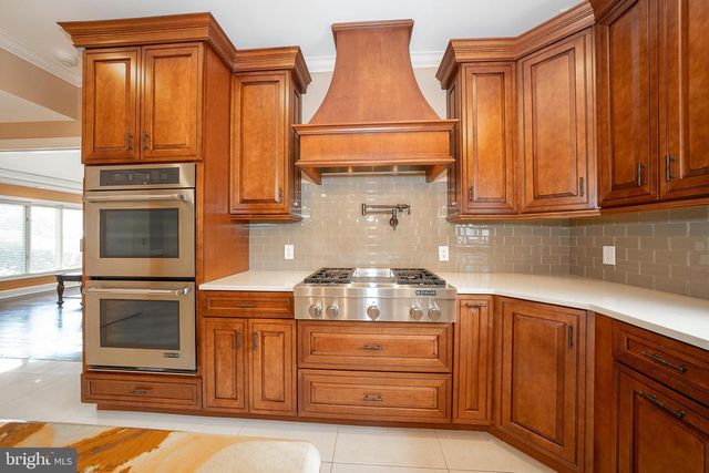 1041 HERKNESS DR, Meadowbrook, PA 19046