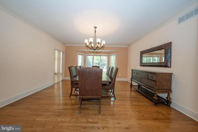1041 HERKNESS DR, Meadowbrook, PA 19046