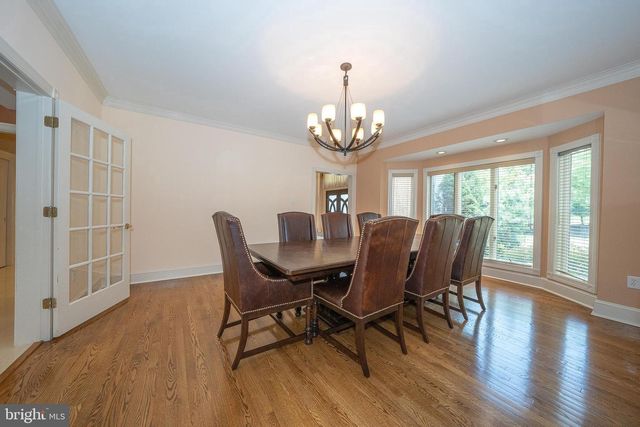 1041 HERKNESS DR, Meadowbrook, PA 19046