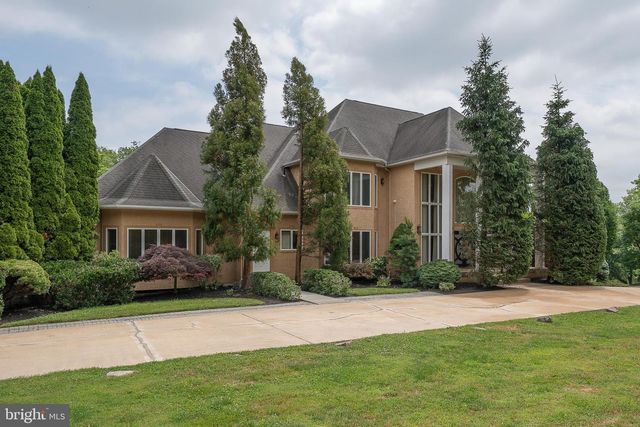1041 HERKNESS DR, Meadowbrook, PA 19046