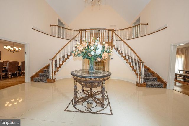 1041 HERKNESS DR, Meadowbrook, PA 19046