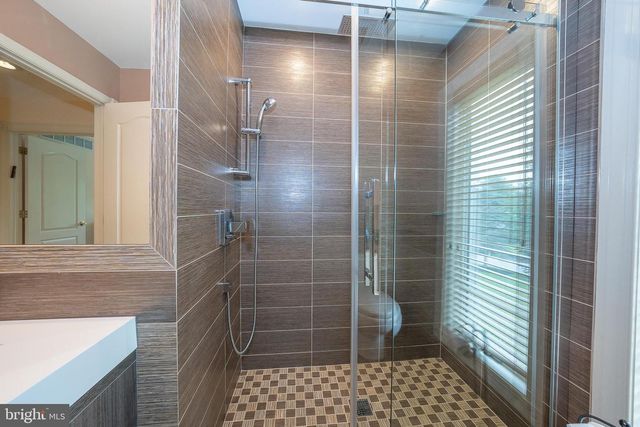 1041 HERKNESS DR, Meadowbrook, PA 19046