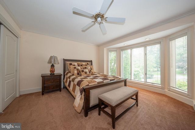 1041 HERKNESS DR, Meadowbrook, PA 19046