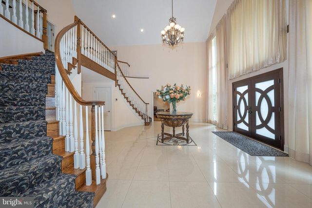 1041 HERKNESS DR, Meadowbrook, PA 19046