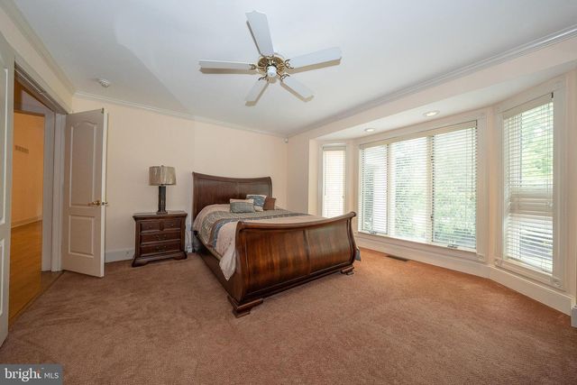 1041 HERKNESS DR, Meadowbrook, PA 19046