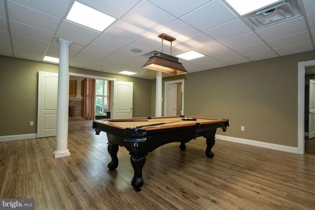1041 HERKNESS DR, Meadowbrook, PA 19046