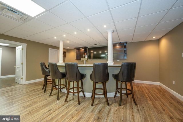 1041 HERKNESS DR, Meadowbrook, PA 19046