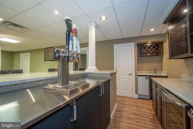 1041 HERKNESS DR, Meadowbrook, PA 19046