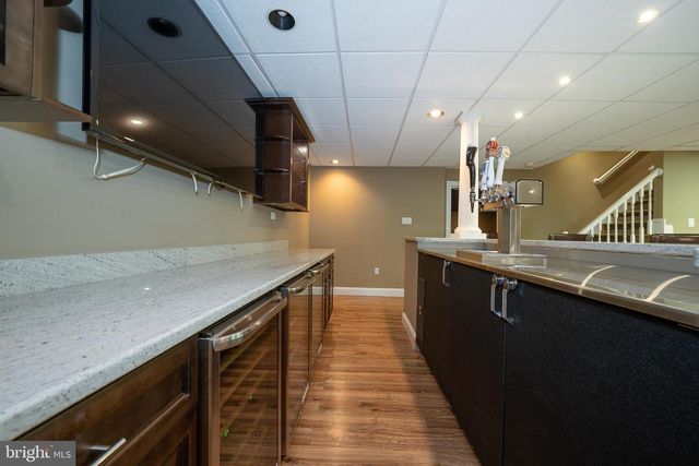 1041 HERKNESS DR, Meadowbrook, PA 19046