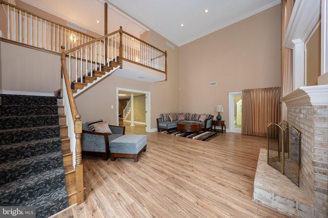 1041 HERKNESS DR, Meadowbrook, PA 19046
