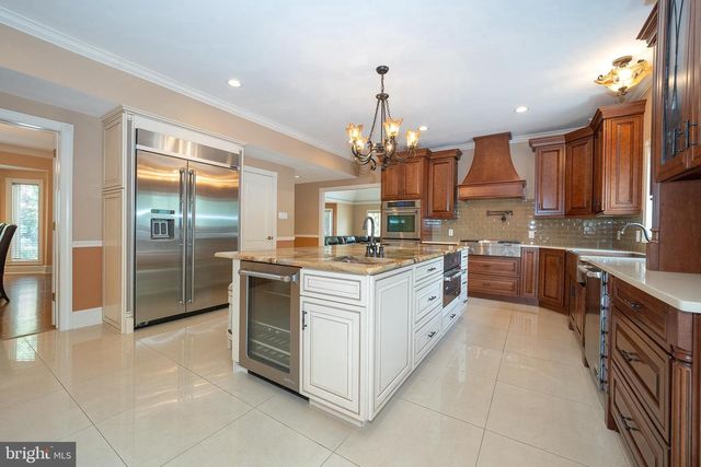 1041 HERKNESS DR, Meadowbrook, PA 19046