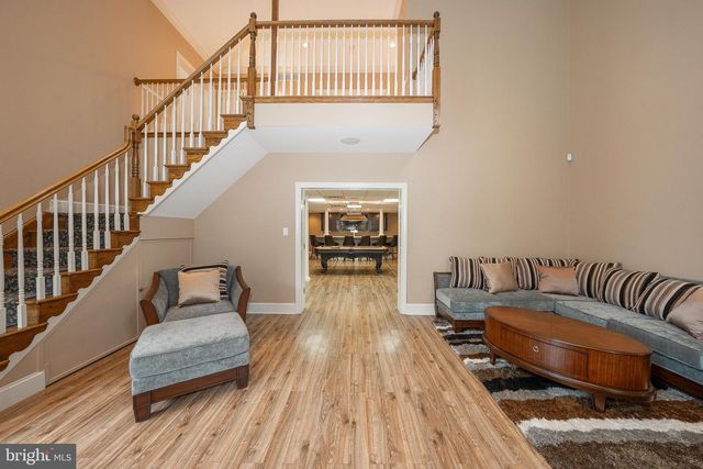 1041 HERKNESS DR, Meadowbrook, PA 19046