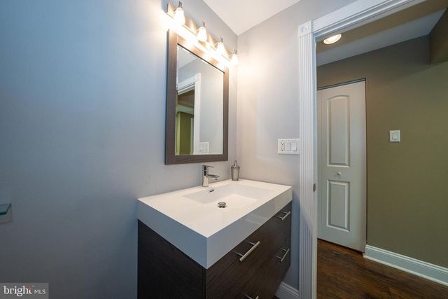 1041 HERKNESS DR, Meadowbrook, PA 19046