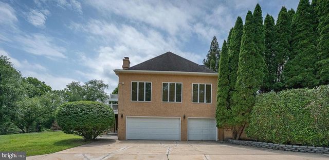 1041 HERKNESS DR, Meadowbrook, PA 19046