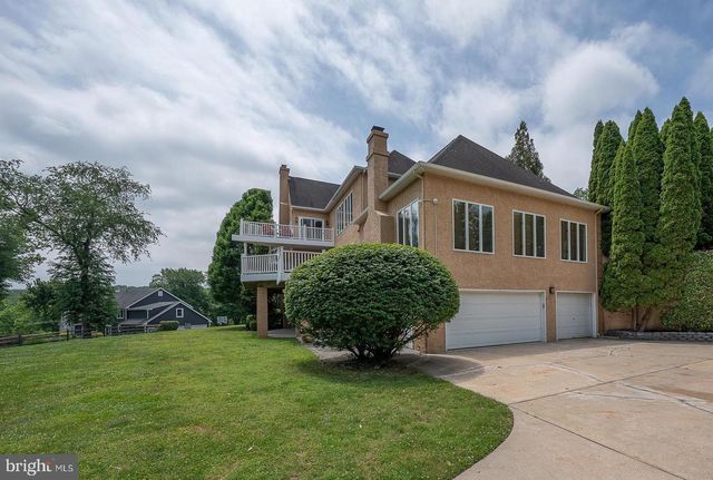 1041 HERKNESS DR, Meadowbrook, PA 19046