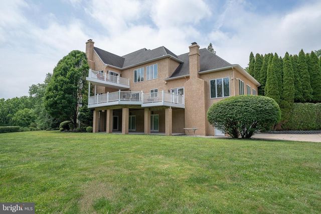 1041 HERKNESS DR, Meadowbrook, PA 19046