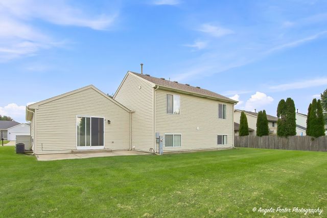 610 Cartwright Trail, Mchenry, IL 60050