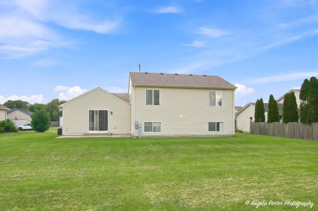 610 Cartwright Trail, Mchenry, IL 60050