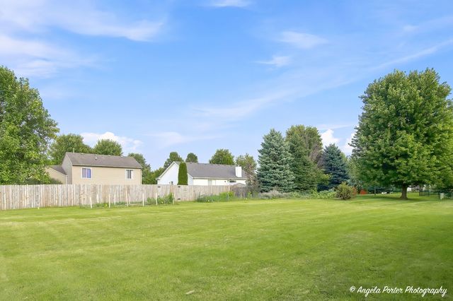 610 Cartwright Trail, Mchenry, IL 60050