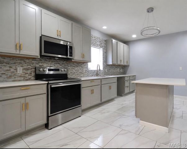 625 Falling Springs Road, Cahokia, IL 62206