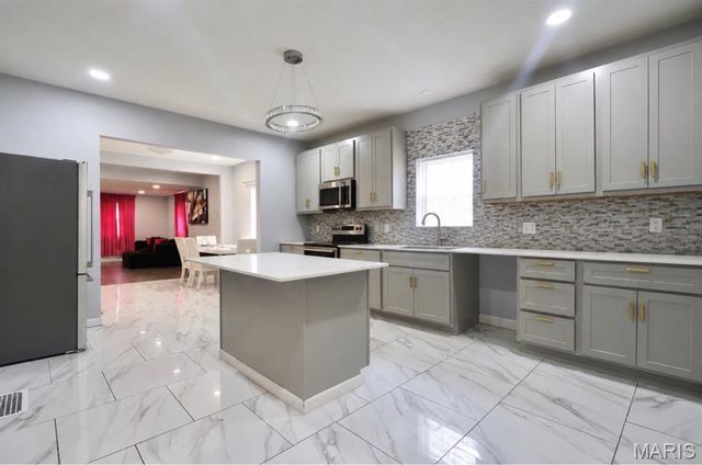 625 Falling Springs Road, Cahokia, IL 62206