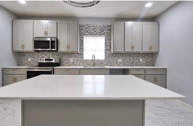 625 Falling Springs Road, Cahokia, IL 62206