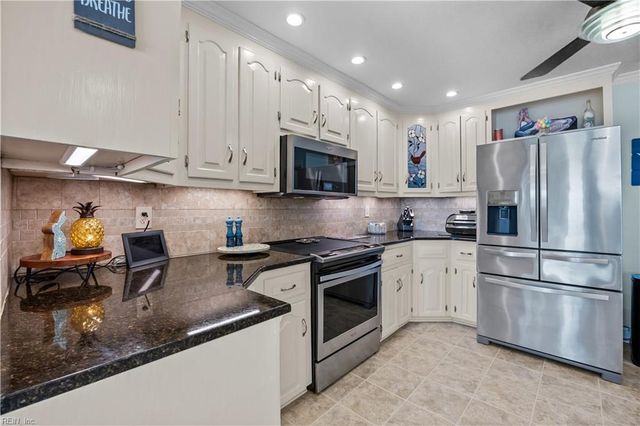 8560 Victory Hill LN, Hayes, VA 23072