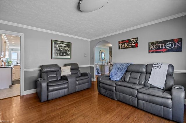 8560 Victory Hill LN, Hayes, VA 23072