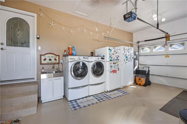8560 Victory Hill LN, Hayes, VA 23072