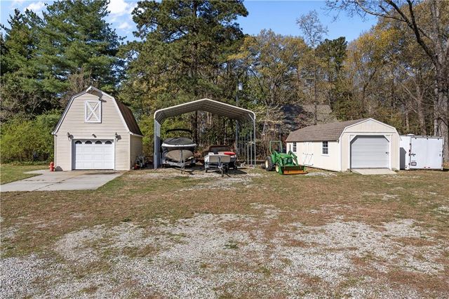 8560 Victory Hill LN, Hayes, VA 23072