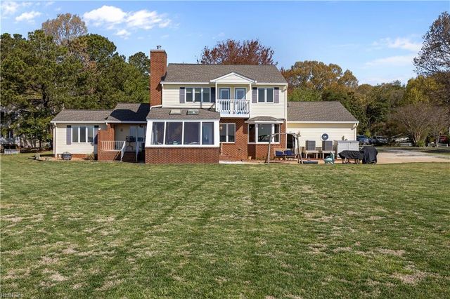 8560 Victory Hill LN, Hayes, VA 23072