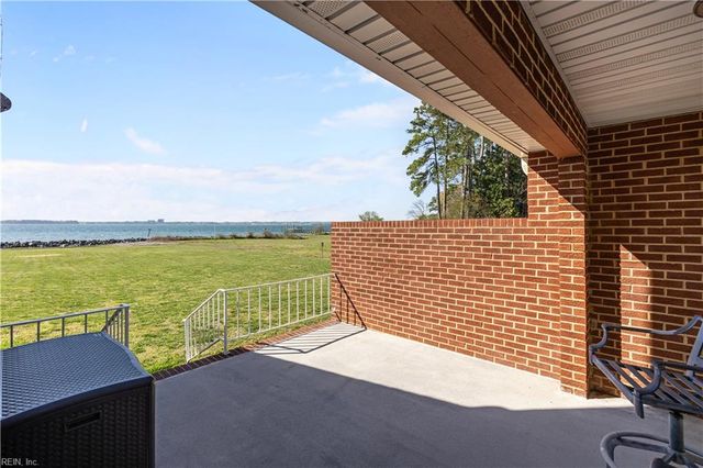 8560 Victory Hill LN, Hayes, VA 23072