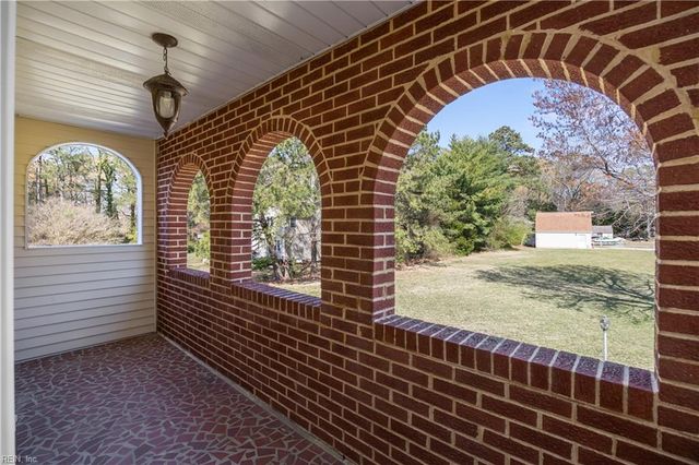 8560 Victory Hill LN, Hayes, VA 23072