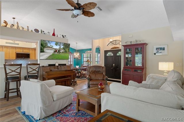 11 Tupelo Court, Homosassa, FL 34446