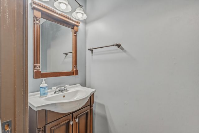 5004 Glenbrook Trail W, Mchenry, IL 60050