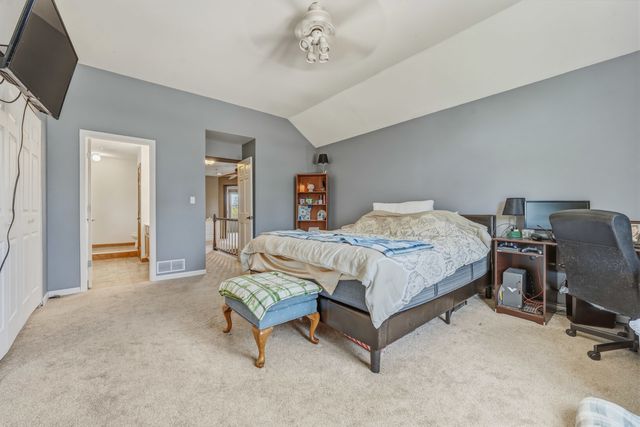 5004 Glenbrook Trail W, Mchenry, IL 60050