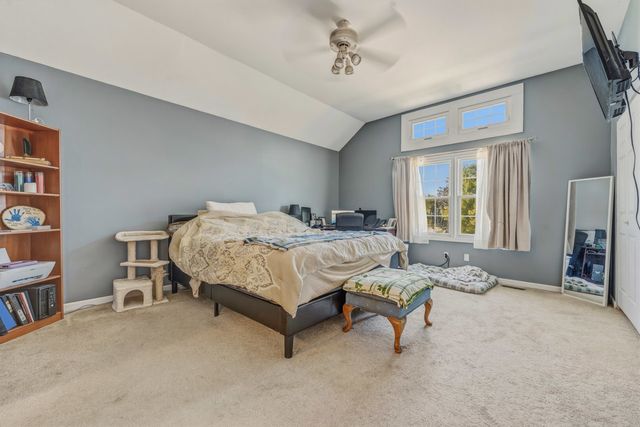 5004 Glenbrook Trail W, Mchenry, IL 60050