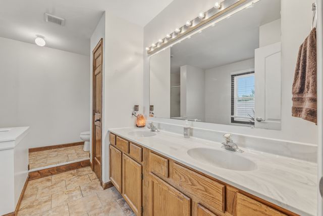5004 Glenbrook Trail W, Mchenry, IL 60050