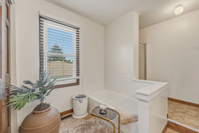 5004 Glenbrook Trail W, Mchenry, IL 60050