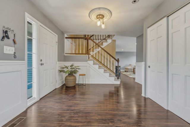 5004 Glenbrook Trail W, Mchenry, IL 60050