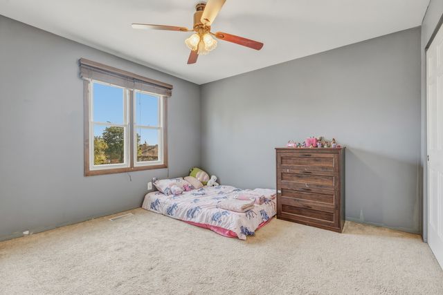 5004 Glenbrook Trail W, Mchenry, IL 60050