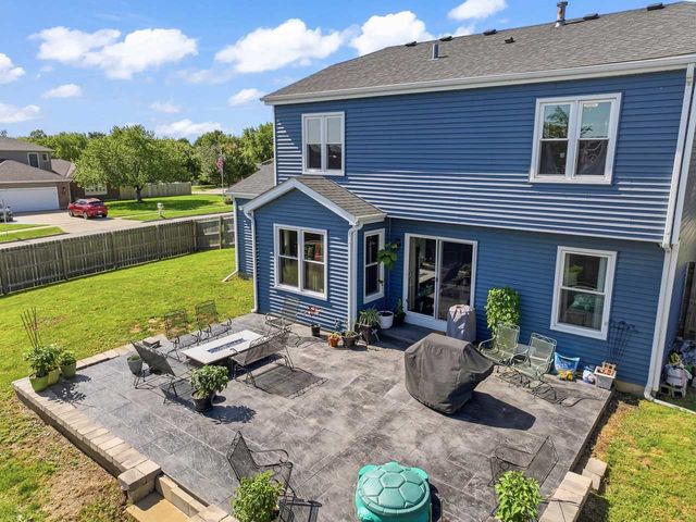 5004 Glenbrook Trail W, Mchenry, IL 60050