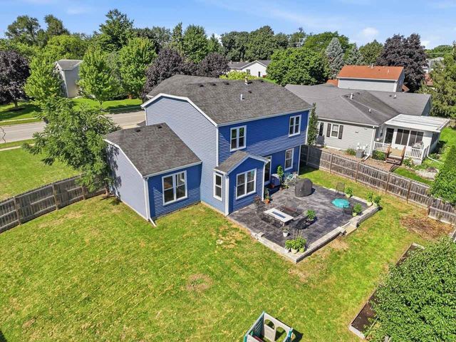 5004 Glenbrook Trail W, Mchenry, IL 60050