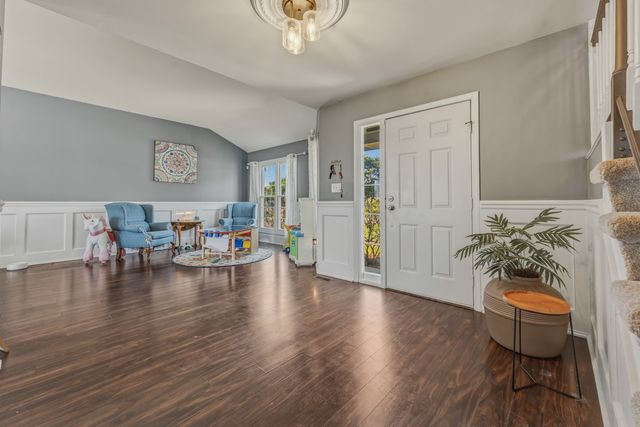 5004 Glenbrook Trail W, Mchenry, IL 60050