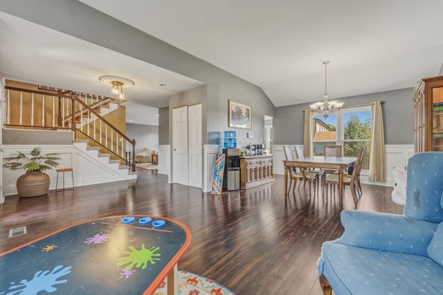 5004 Glenbrook Trail W, Mchenry, IL 60050